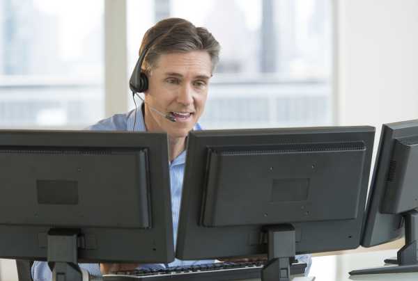 Simple Steps - Customer Service Representative Using Multiple Screens